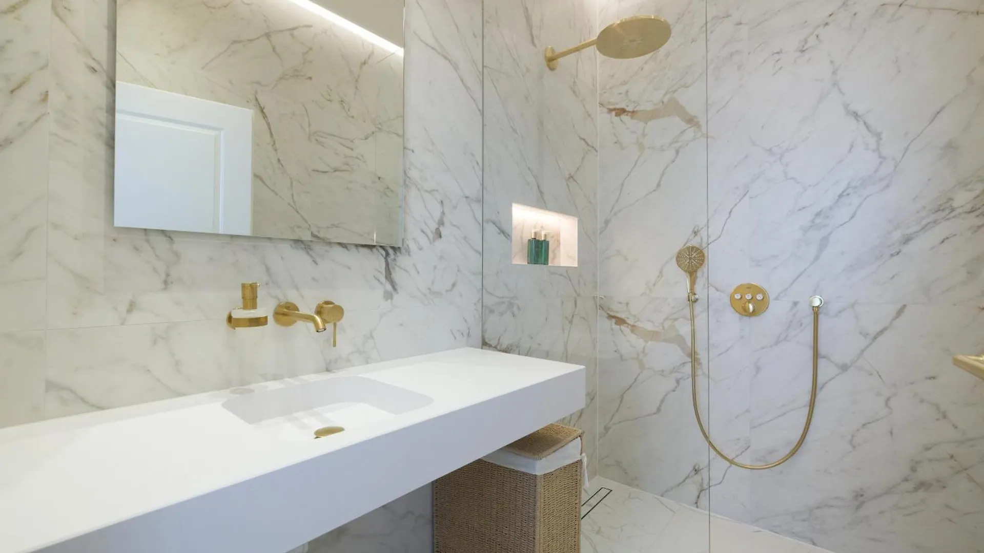 Rafael Kaiser - Signature Apartments City Centre Vienna 0*,